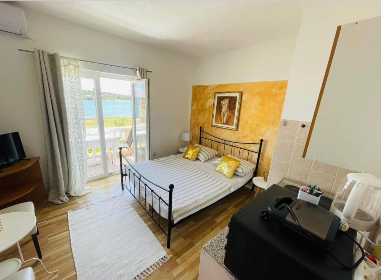 Apartments Esperanza Pasman Exterior photo