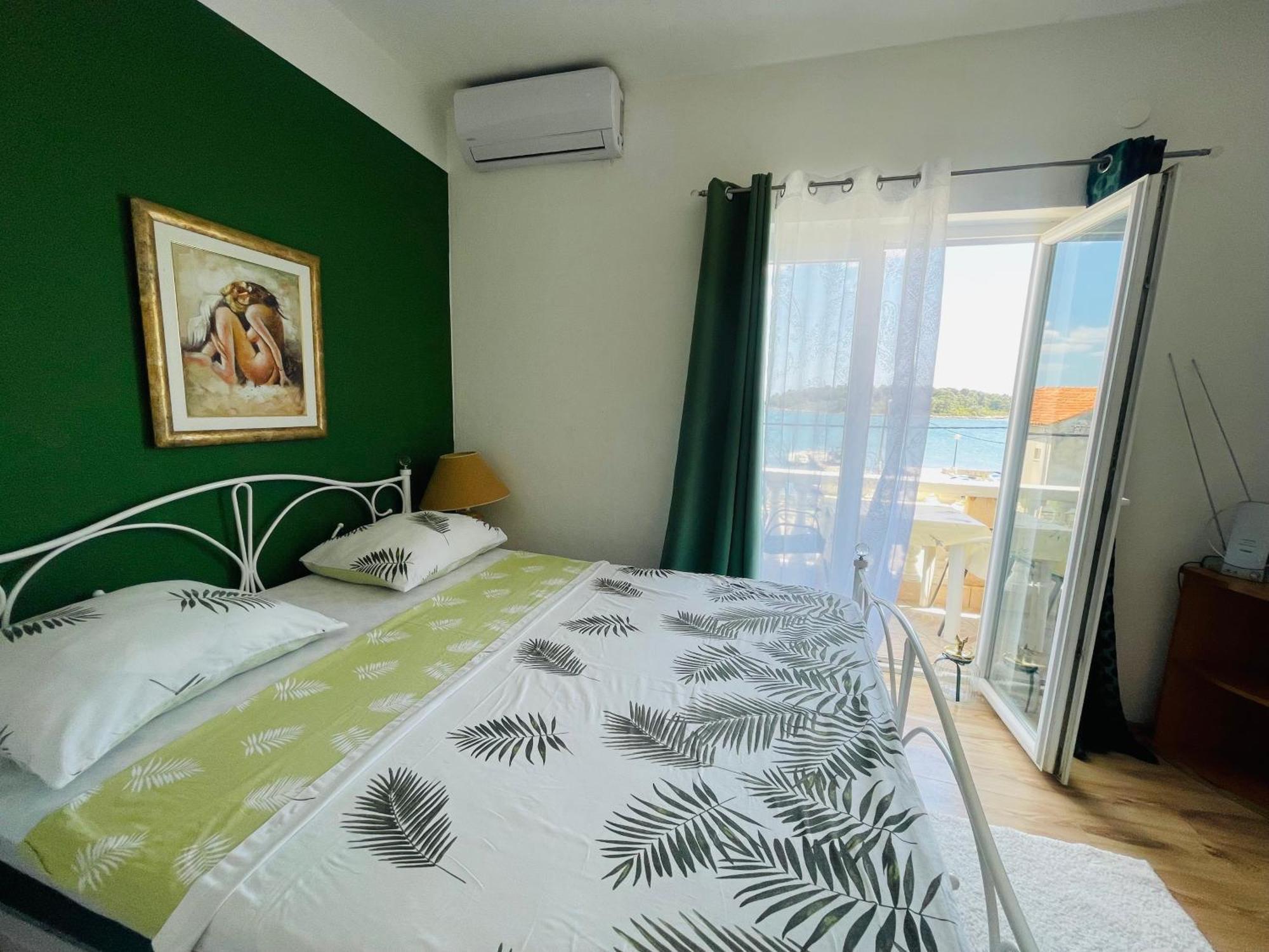 Apartments Esperanza Pasman Exterior photo