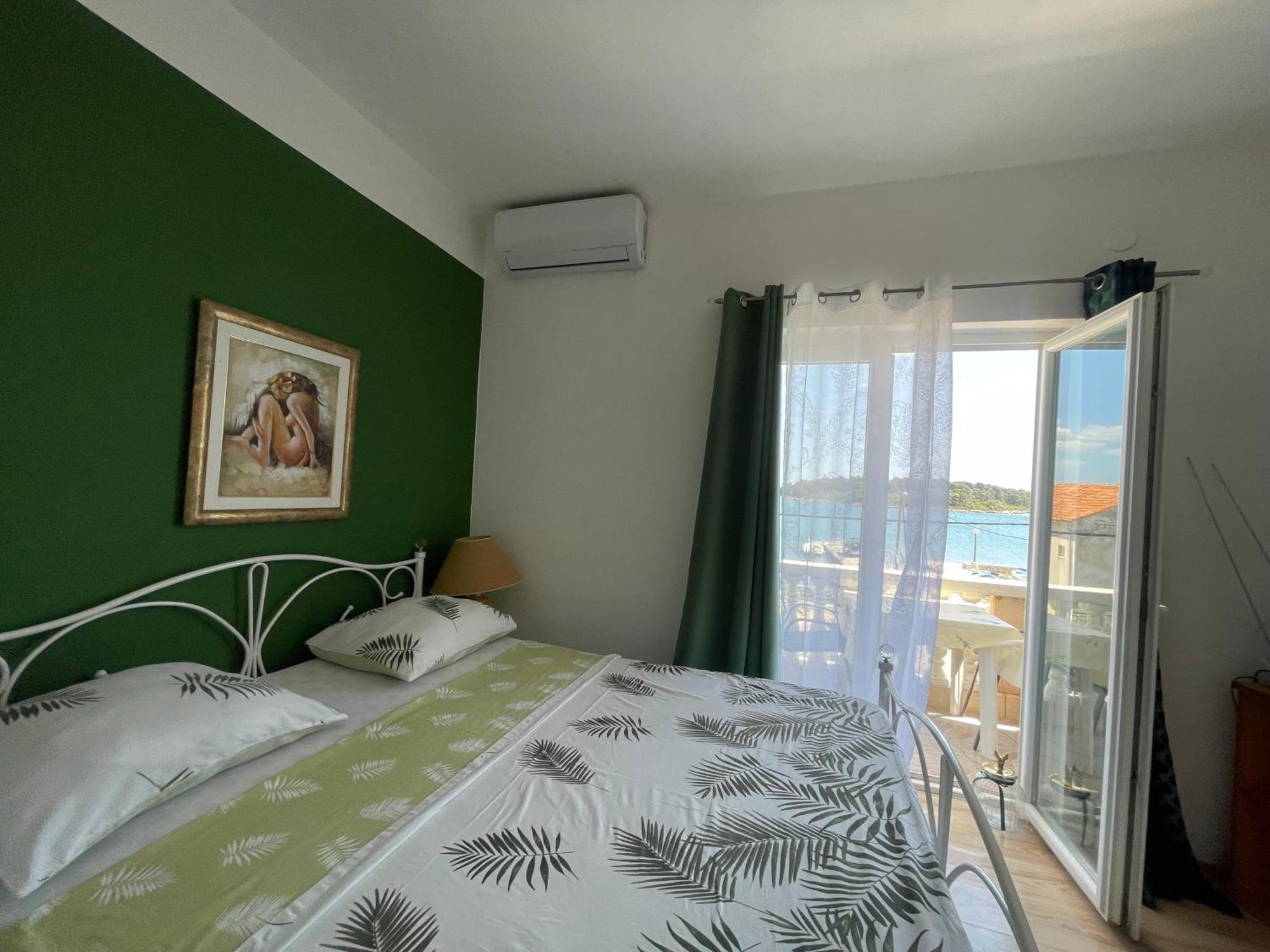 Apartments Esperanza Pasman Exterior photo